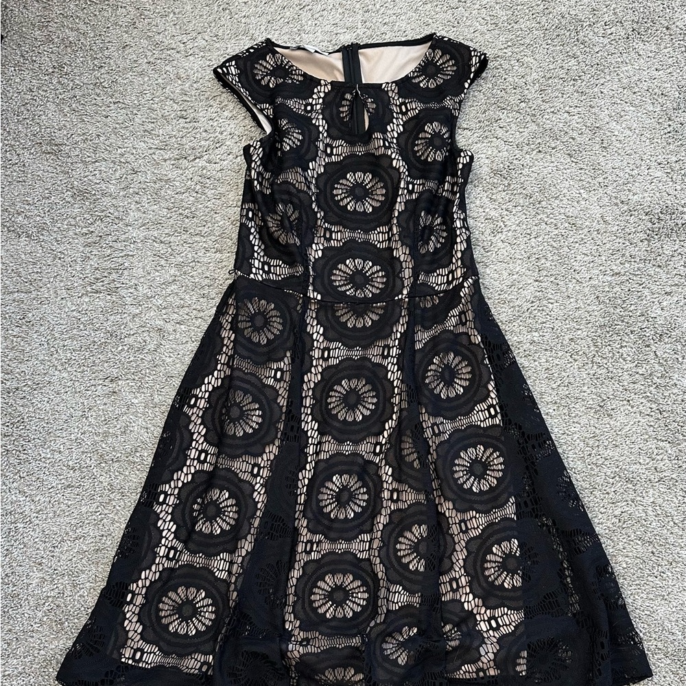 Keyhole neckline, darling swing dress, nude lining, London Times brand